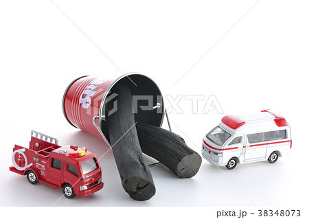 緊急車両　消防車　救急車 38348073