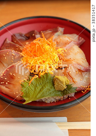 鹿児島名物 「かんぱちの漬け丼」 鹿児島名物 「かんぱちの漬け丼」 38351417