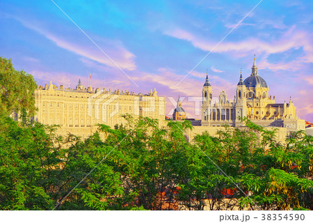 Panorama view on Royal Palace (Palacio Real) Panorama view on Royal Palace (Palacio Real) 38354590