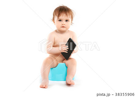 kid on potty 38355906