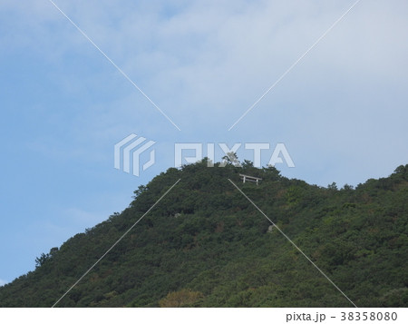 五ヶ所浦浅間山の鳥居 ( 2017年秋10月 三重県度会郡南伊勢町 ) 五ヶ所浦浅間山の鳥居 ( 2017年秋10月 三重県度会郡南伊勢町 ) 38358080