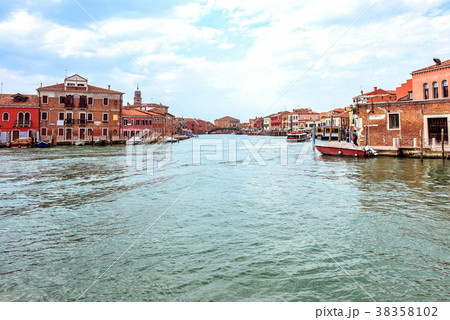 Daylight view to Grand Canal with parked 38358102