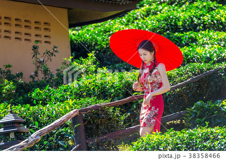 Asian woman wearing traditional Chinese dress 38358466