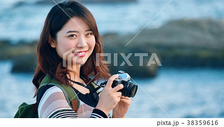 女性　海辺　旅　撮影 38359616