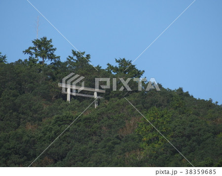 五ヶ所浦浅間山の鳥居 ( 2017年秋10月 三重県度会郡南伊勢町 ) 五ヶ所浦浅間山の鳥居 ( 2017年秋10月 三重県度会郡南伊勢町 ) 38359685