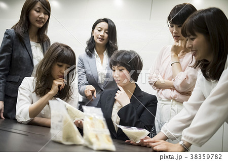 商品開発　打ち合わせイメージ 38359782