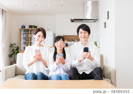 若い家族(スマホ) 若い家族(スマホ) 38360302