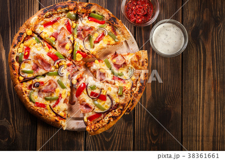 Homemade pizza with bacon, paprika and corn Homemade pizza with bacon, paprika and corn 38361661