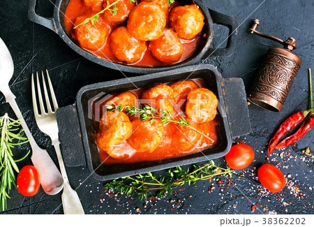 meatballs with tomato sauce 38362202
