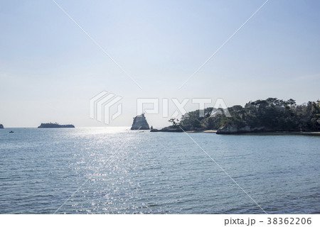 癒しの島「浦戸諸島」桂島へ塩竈市営汽船定期船からの風景色 癒しの島「浦戸諸島」桂島へ塩竈市営汽船定期船からの風景色 38362206