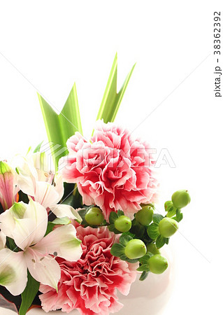 可愛らしいフラワーアレンジメント 38362392