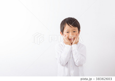 考える少年 38362603