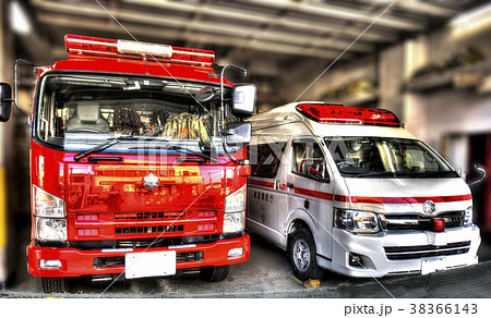 救急車両 消防車 救急車 の写真素材