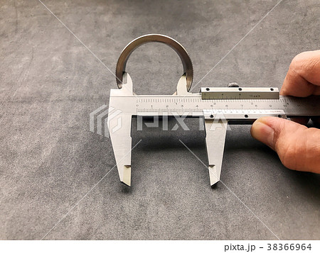 Vernier caliper is an indispensable tool in industrial Vernier caliper is an indispensable tool in industrial 38366964