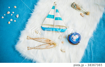 Composition of barque in water Composition of barque in water 38367365