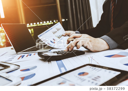 Financiers are calculating personal tax Financiers are calculating personal tax 38372299