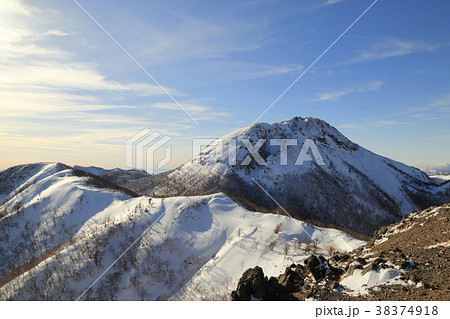 前白根山山頂付近から撮影した日光白根山 ( 奥白根山 ) 前白根山山頂付近から撮影した日光白根山 ( 奥白根山 ) 38374918