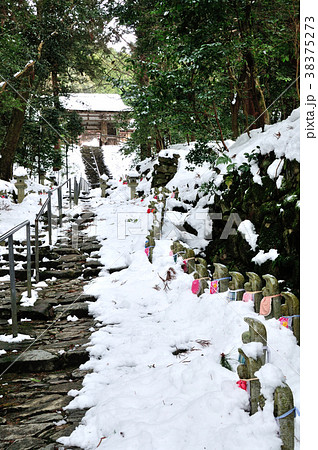 湖東三山　金剛輪寺　二天門への参道 38375273