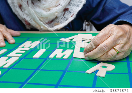 Crosswords for Elderly,help improve memory & brain 38375372