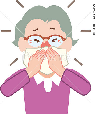 鼻をかむシニア女性 38375859