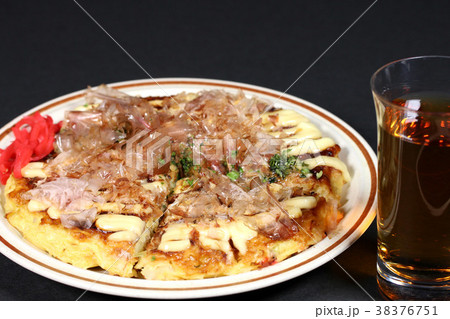 お好み焼きとウーロン茶 お好み焼きとウーロン茶 38376751