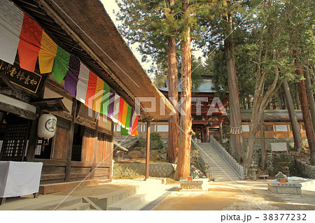 松本市 牛伏寺 如意輪堂と仁王門 松本市 牛伏寺 如意輪堂と仁王門 38377232