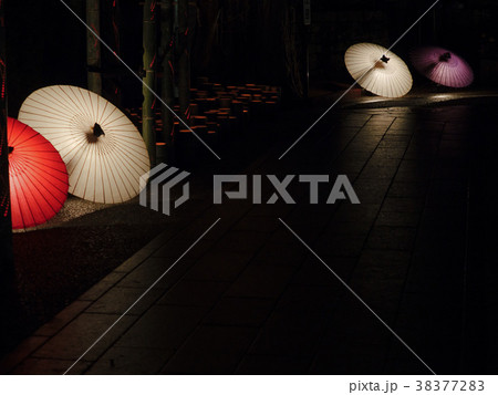 蛇の目の灯り 38377283