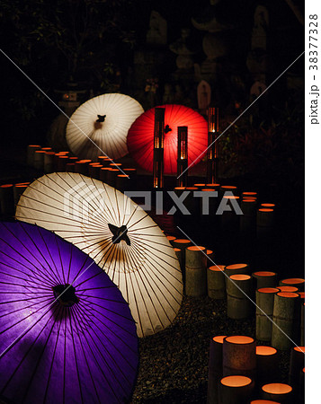 幻想的な灯り 38377328