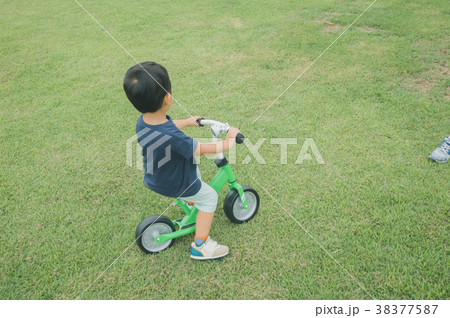 4 years old 38377587