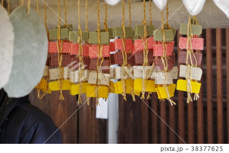 朝市で売られるカラフルなかきもち 38377625