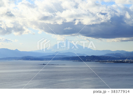 江の島からの富士山とうば島 えぼし岩 の写真素材