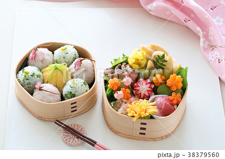 春のお弁当　お花見弁当 38379560