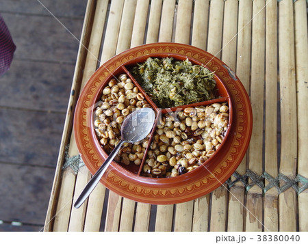 軽食（インレー湖畔／ミャンマー） 38380040