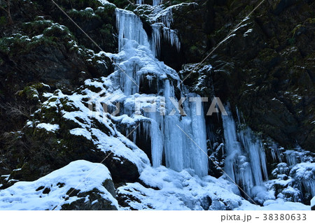 凍り付いた神通の滝 38380633