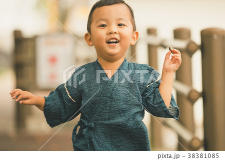 4 years old 38381085