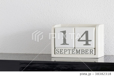 White block calendar 38382318