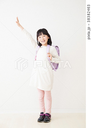 子供　女の子　ランドセル　小学生　女性　ライフスタイル 38382463