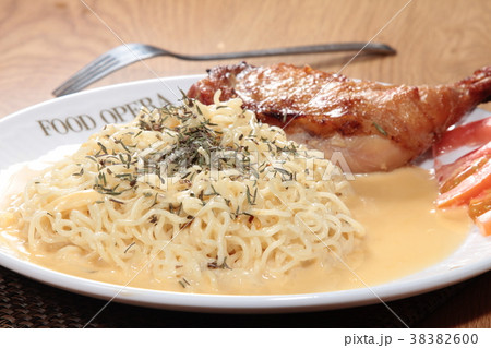 dried noodles 38382600