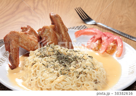 dried noodles dried noodles 38382616