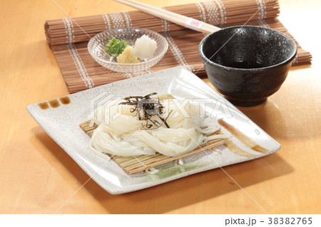 dried noodles 38382765