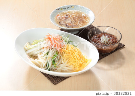 dried noodles dried noodles 38382821