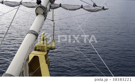 海賊船の帆先の写真素材 3221