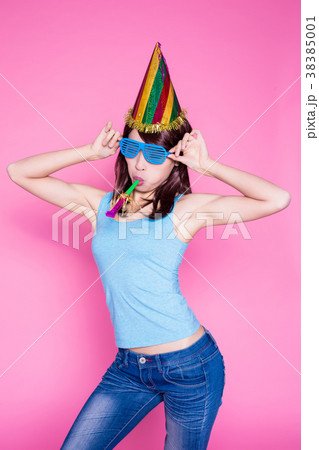 woman take noisemaker woman take noisemaker 38385001