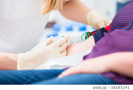 Vein catheter at blood donation 38385241