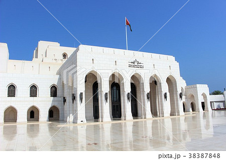 中東のオマーンの首都マスカットにあるローヤルオペラハウス 38387848