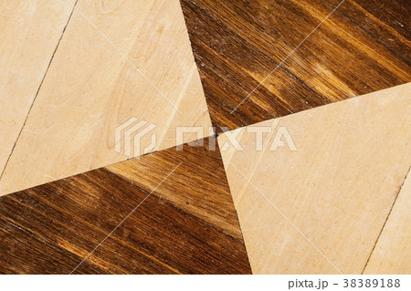Old wooden parquet with geometric pattern 38389188