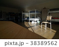 日差す部屋の中 38389562