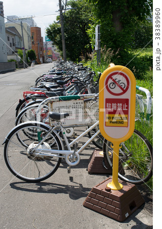放置自転車　札幌都市風景 38389960