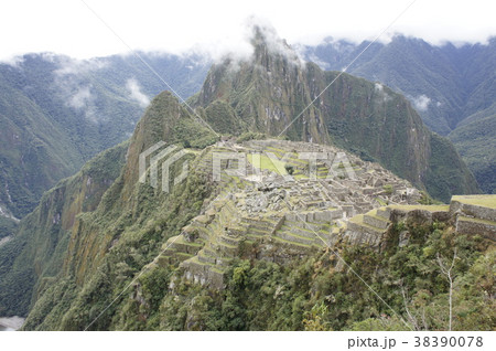 遠目からのマチュピチュ 遠目からのマチュピチュ 38390078