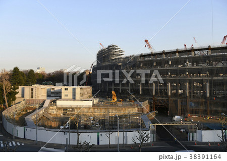 日本の東京都市景観「夕日を浴びる建設中の新国立競技場」関連写真検索キーワードは、新国立競技場関連写真 日本の東京都市景観「夕日を浴びる建設中の新国立競技場」関連写真検索キーワードは、新国立競技場関連写真 38391164